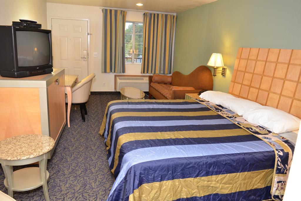Econo Lodge Portland Airport Exterior foto