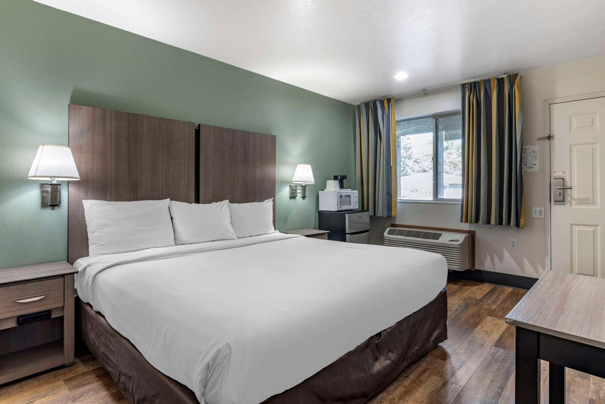 Econo Lodge Portland Airport Exterior foto